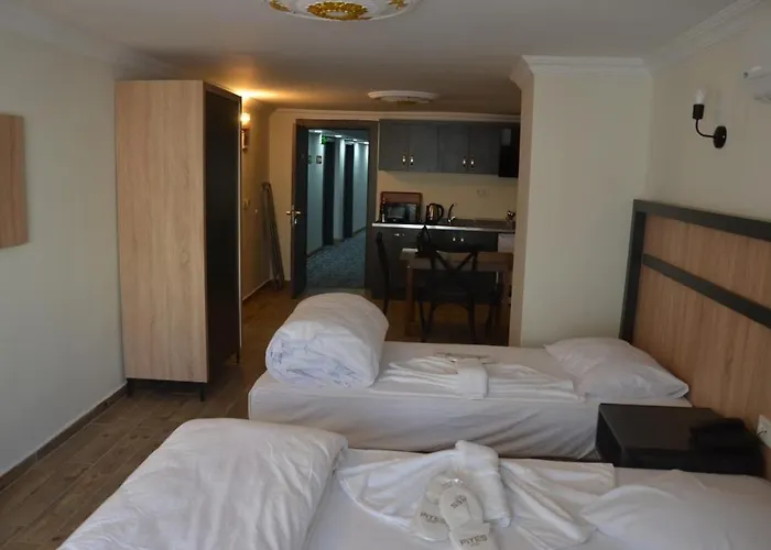 Piyes Otel